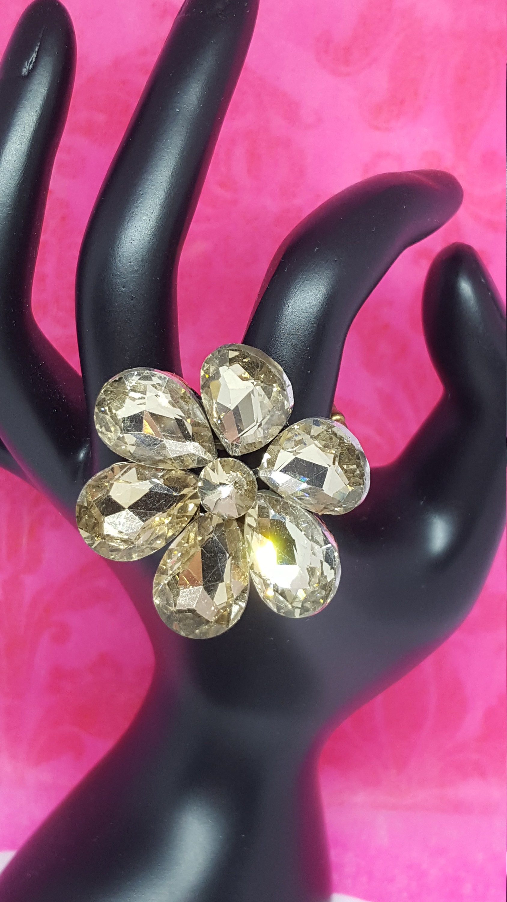 Gorgeous Vintage Mcm Big Rhinestone Flower Ring Amazing Costume Jewelry Ring Boho Hippie Huge Flower Ring Retro 70 s Kitschy Daisy Ring