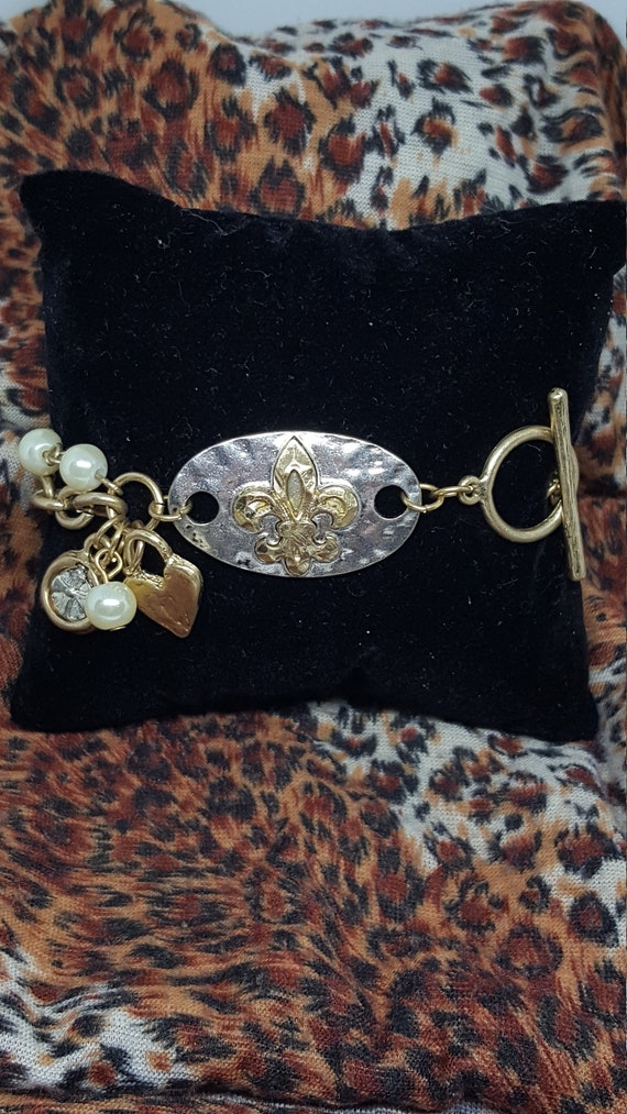Gorgeous vintage silver hammered ID charm bracele… - image 1