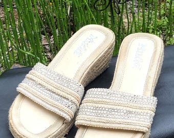 Vintage Mudd platform rope wedge sandals jute rhinestone & faux pearls slides hippie beige raffia wedge sandals bling jute wedge sandals