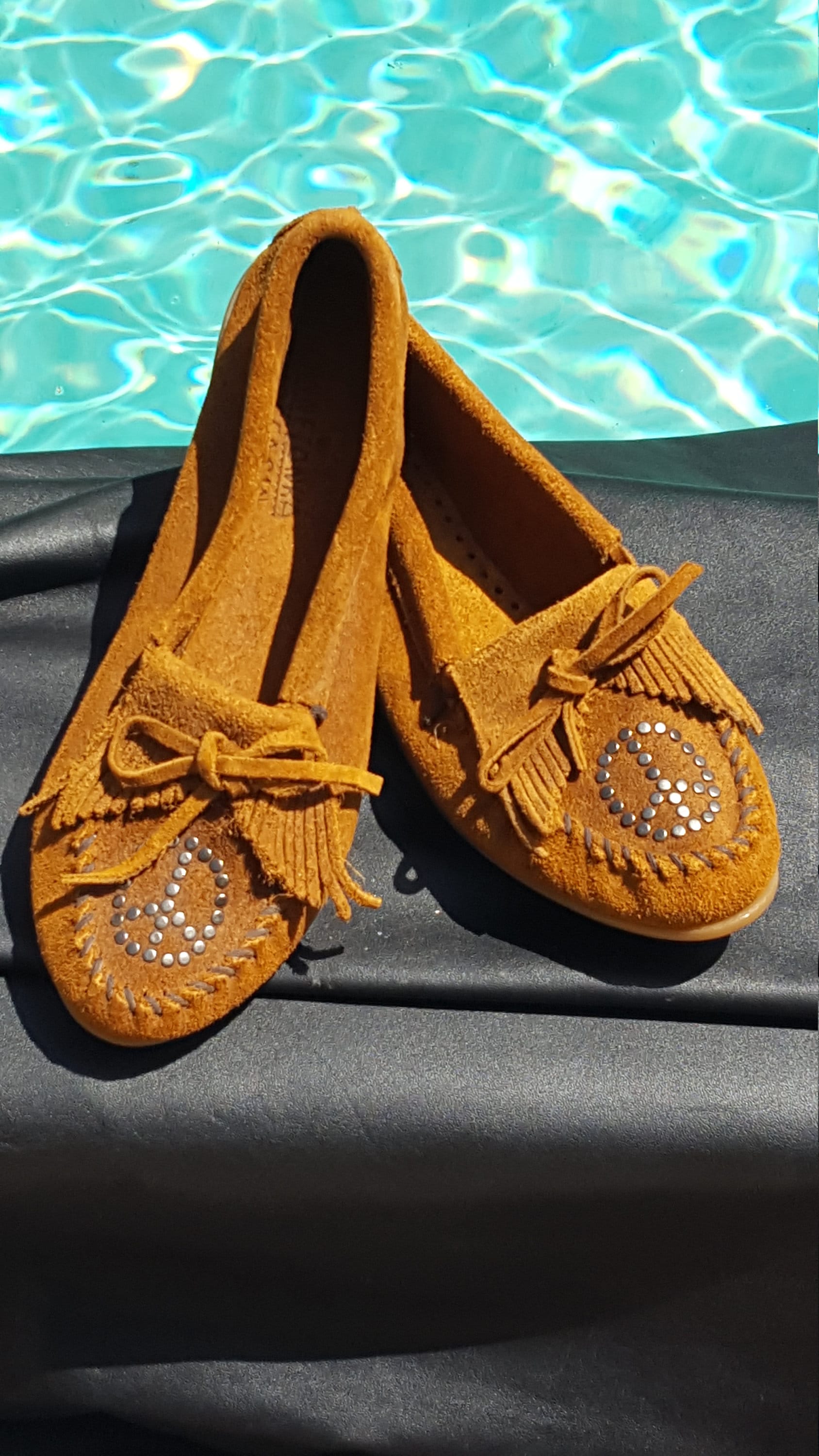 Awesome Vintage Genuine Suede Minnetonka Stud Peace Sign