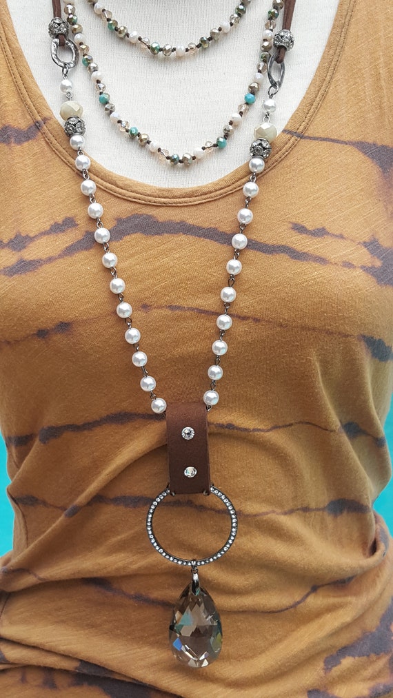 Vintage faux pearl faux suede & crystal necklace … - image 3