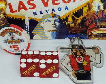 Rare vintage Terribles Las Vegas dice chip keyring casino souviner craps 21 poker tablegames cowboy sheriff gift set obsolete memorabilia