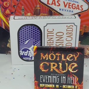 MOTLEY CRUE LIVE WIRE SET🎸2 SQUARE+3 ROUND KEYCHAINS LOT OF FIVE