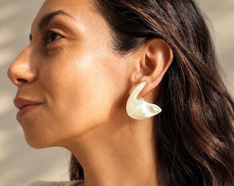Handmade Nautilus Shell Ear Cuff, Natural Ocean Jewelry, Beach Jewelry, Beach Earring, White  Studs, Beach Bride Earring, Hand curved
