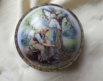 boîte à bijoux vintage en porcelaine française.