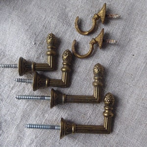 Lot de 3 paires de crochets pour rideaux vintage en dorure française. (envoi aux États-Unis suspendu jusqu&#39;à nouvel ordre)