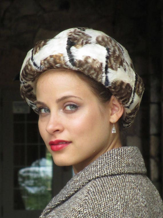 1950s 1960s Brown & White Feather Bowler Hat - St… - image 3