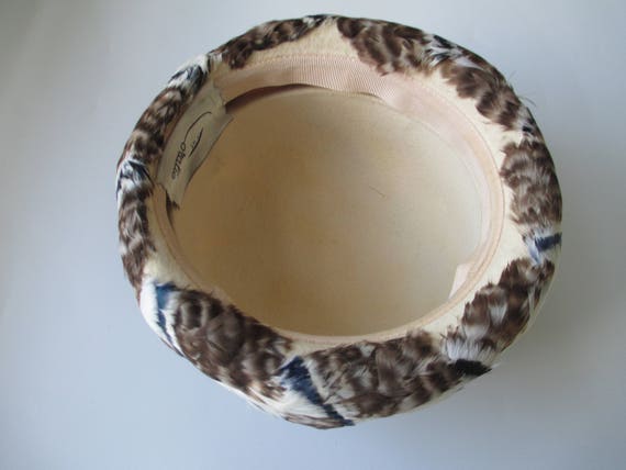 1950s 1960s Brown & White Feather Bowler Hat - St… - image 6