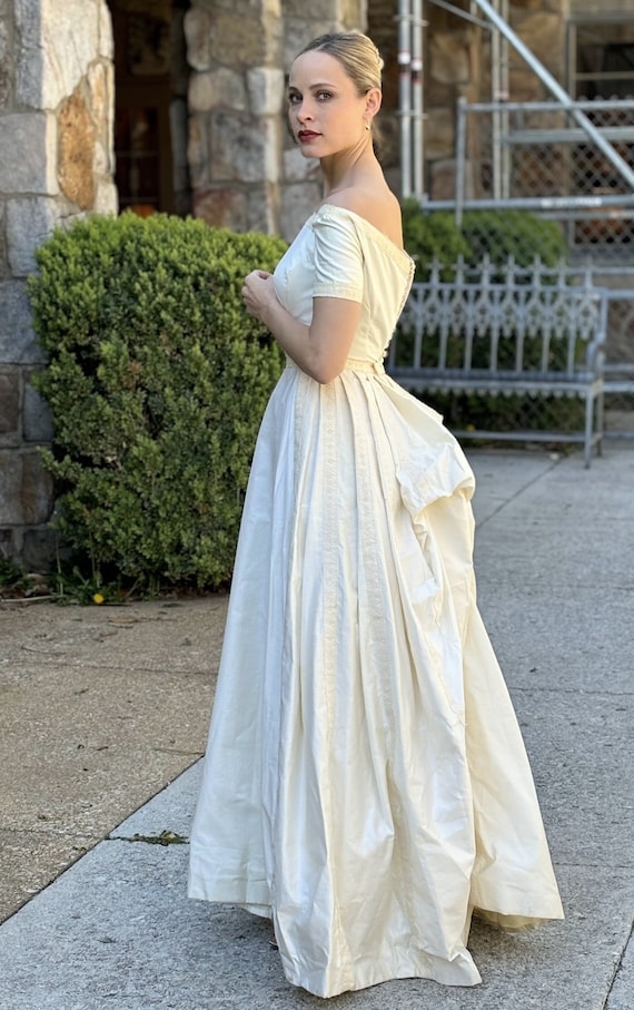 Lovely 1950s 1960s Ivory cotton Wedding Dress Rena