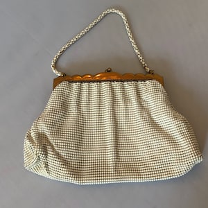 Vintage 1950s Whiting & Davis White Chain Mesh Metal Bag Bolso de mano - ¡con monedero a juego!