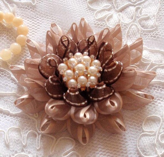 Flor de cinta de organza hecha a mano con perla 2-3/4 - Etsy España Flor de cinta de organza hecha a mano con perla 2-3/4 - Etsy España