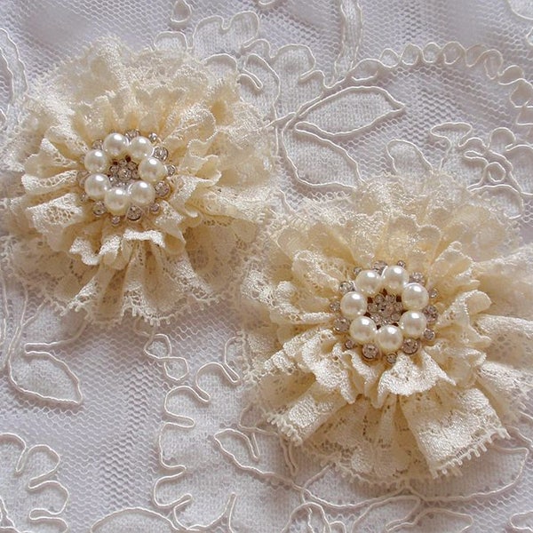 2 fleurs de dentelle avec strass et perle en crème (3 pouces) MY- 682-01 prêtes à être expédiées