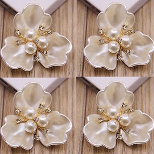 4 Flat Back Pearl Pearl Flower Tray, Rhinestone Pearl Embellishment (38x38mm) QS-091