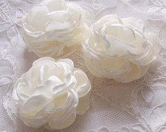 3 rosas de tela de flores chamuscadas hechas a mano (2,5 pulgadas) en color crema MY-627 listas para enviar