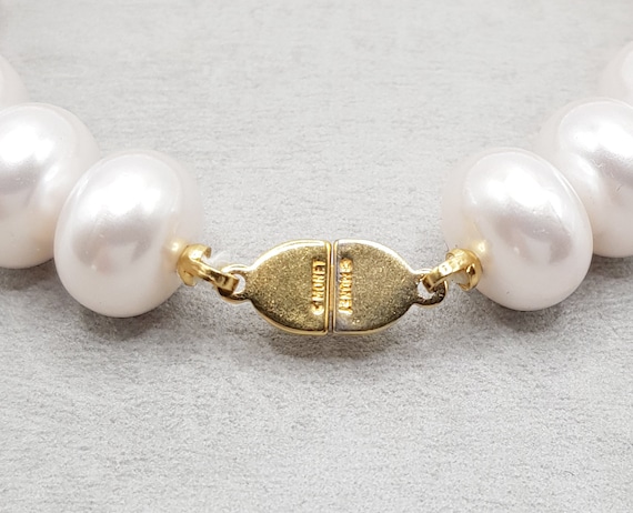 Vintage Two Toned Faux Pearl Monet Bracelet, Whit… - image 4