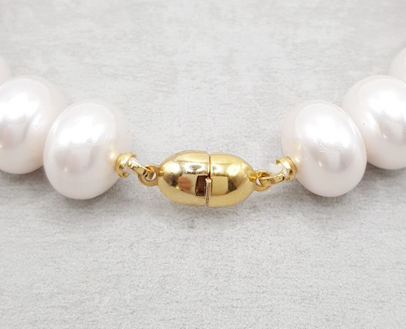 Vintage Two Toned Faux Pearl Monet Bracelet, Whit… - image 3