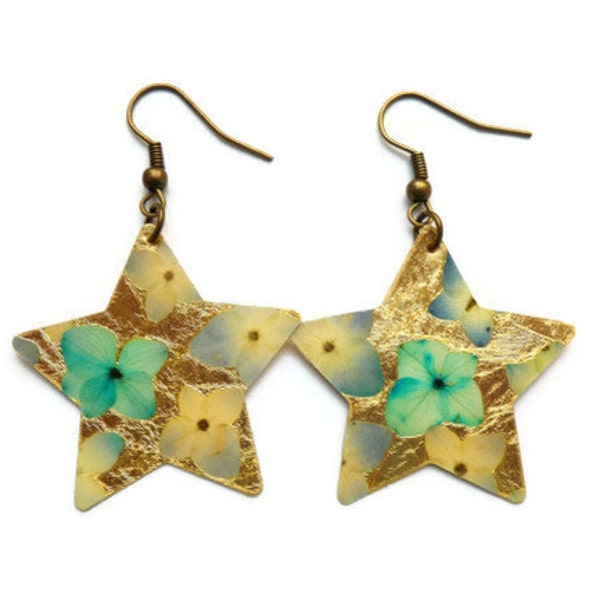 Golden stars with real hydrangea earrings. Gifts for her. Floral earrings. Unique flower earrings.