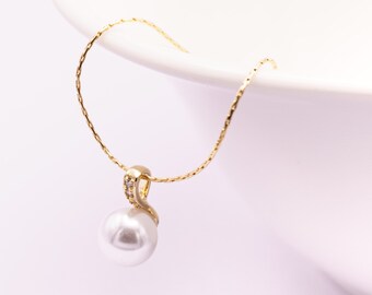 Golden Pearl - mother of pearl golden necklace