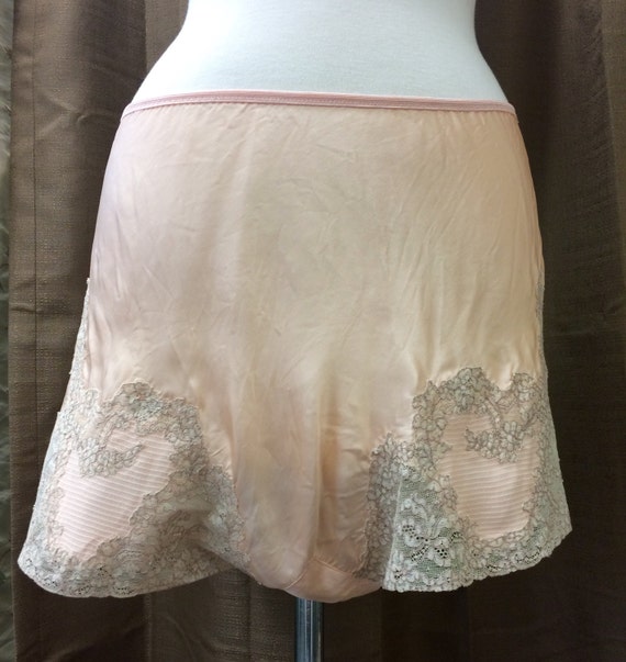 Vintage 1940's Peach Pink Tap Shorts Good Conditio