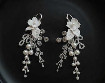Pendientes de flores de cristal con perla de marfil