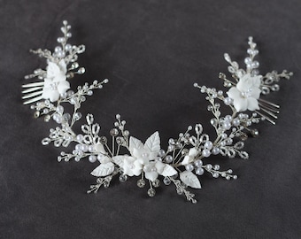 Tiara nupcial de perlas blancas, cristal y cerámica con forma de flor
