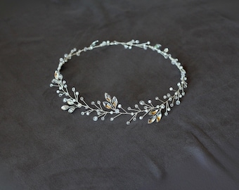 Adorno para el cabello de novia con diamantes de imitación, perlas blancas y cristales.