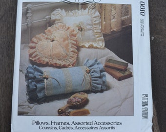 0010 McCall's Vintage Sewing Pattern Victorian Magic Pillows, Frames, Assorted Accessories