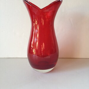 Vaso per fiori in vetro rosso