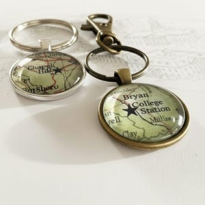 Custom College Town Map Keychain – Personalized Graduation Gift, Alumni Keepsake