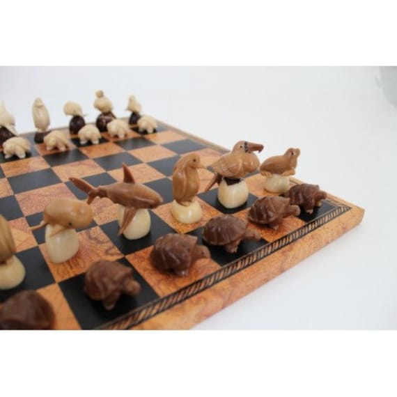 Umbra Wobble Chess Set 