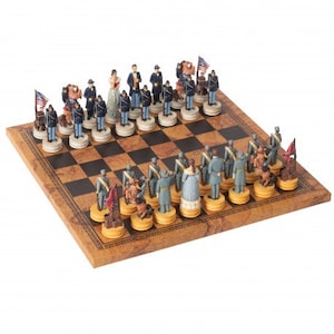 GUERRA CIVILE: Set di scacchi dipinto a mano con bella scacchiera in similpelle immagine 2
