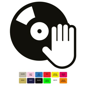 Puede incluir: Un disco de vinilo negro con un gráfico de mano blanca, que representa a un DJ. El diseño está sobre un fondo blanco. Se muestran muestras de color plata, rosa suave, azul cielo, rojo, amarillo neón, rosa neón, oro, azul marino, negro, verde neón, blanco y naranja neón.