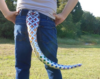 Cola de dragón de Scalemaille blanca y arco iris