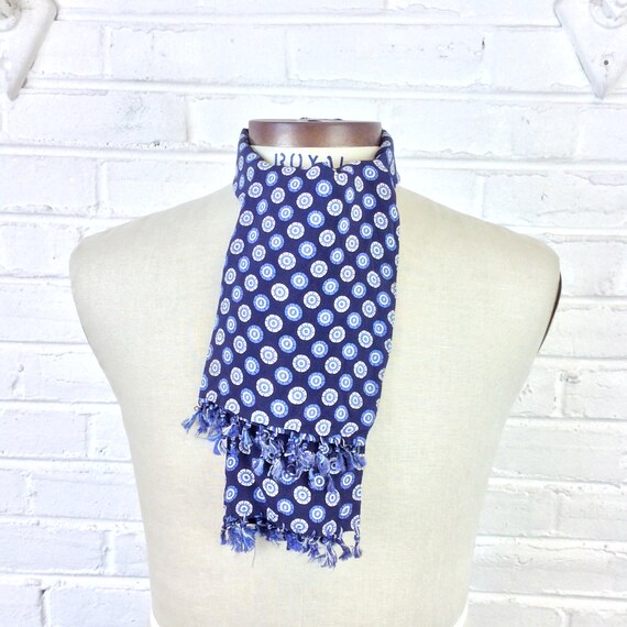 Vintage 1940s 1950s Rayon Blue and White Men’s Sca