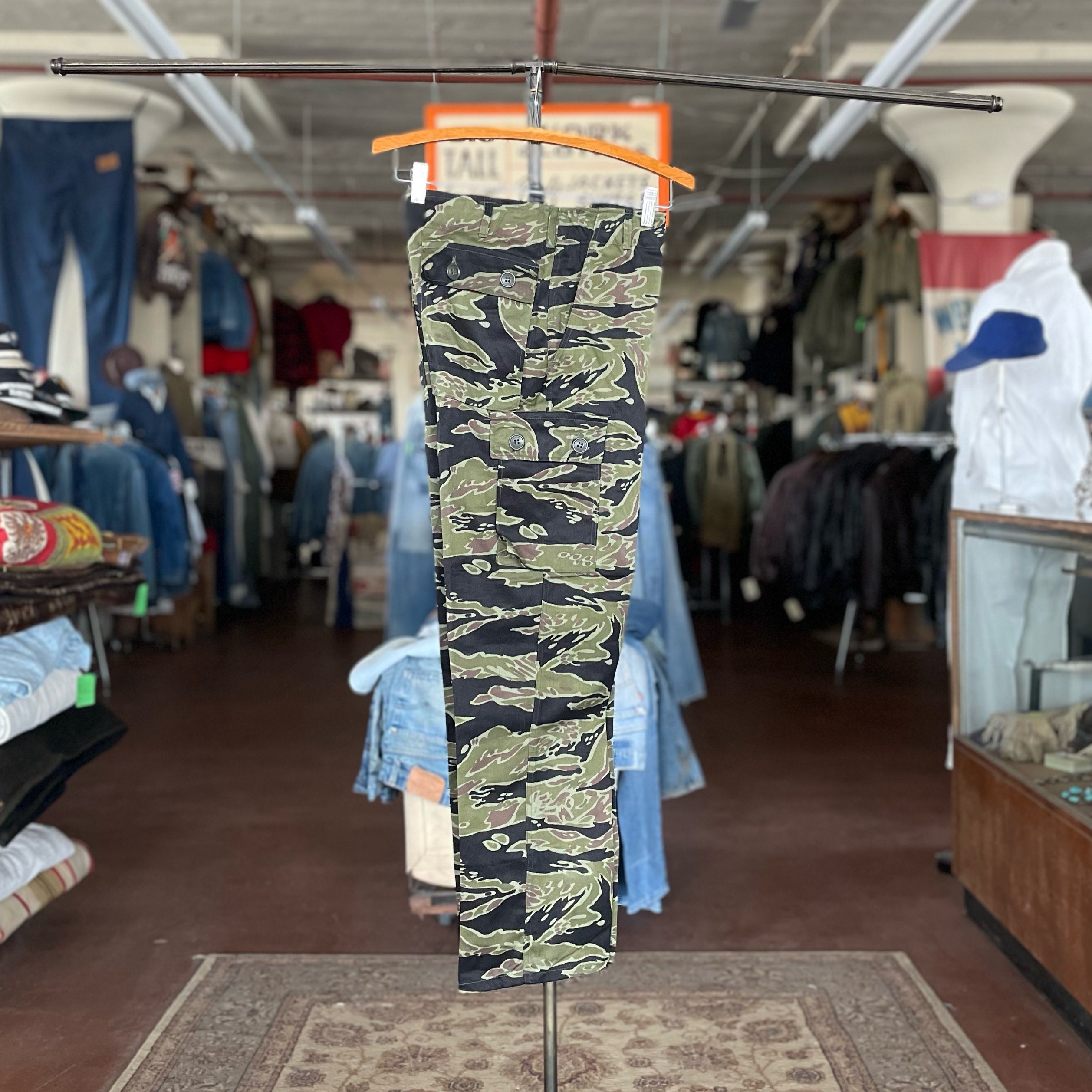 パンツ 60s Vintage Tiger Stripe Camo Pants il_fullxfull.5030861107_c85m.jpg