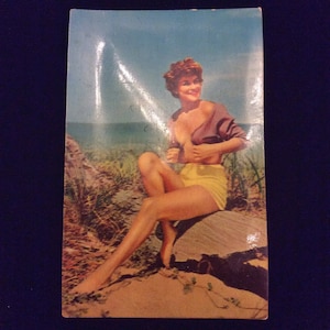 Vintage 1950s/1960s Naughty Pinup Squeaking Postcard