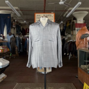 Size L Vintage 1950s Gray Silver Loop Collar Shirt by Donegal image 1