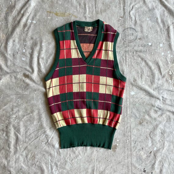 Marked Size M Vintage 1940s Cotton Sweater Vest in Red