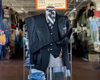Size 40, 32 1970s NOS Black 3pc Belt Back Suit 2398