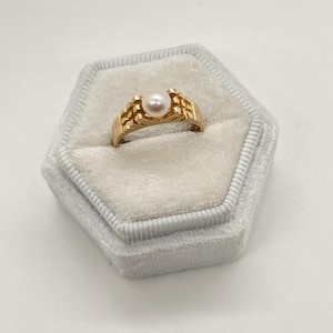 Unique 14K Yellow Gold Single Pearl Ring
