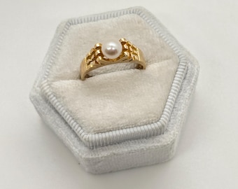 Unique 14K Yellow Gold Single Pearl Ring