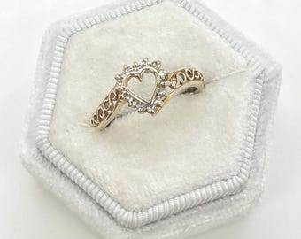 Vintage 14K Yellow Gold Heart Ring with 14 Diamonds