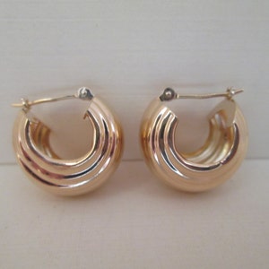 Mini Wide Ribbed 14K Gold Hoops