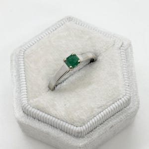 14K White Gold Natural Emerald Ring