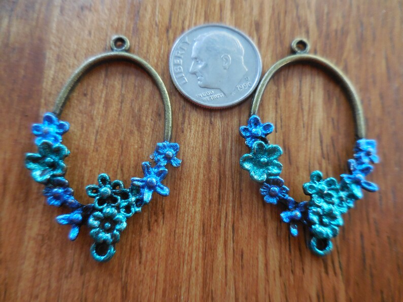 For earrings 2 Painted Floral Ovals in Metallic GREEN and BLUE