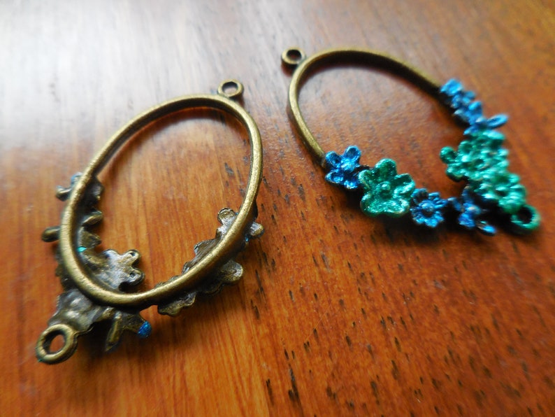 For earrings 2 Painted Floral Ovals in Metallic GREEN and BLUE