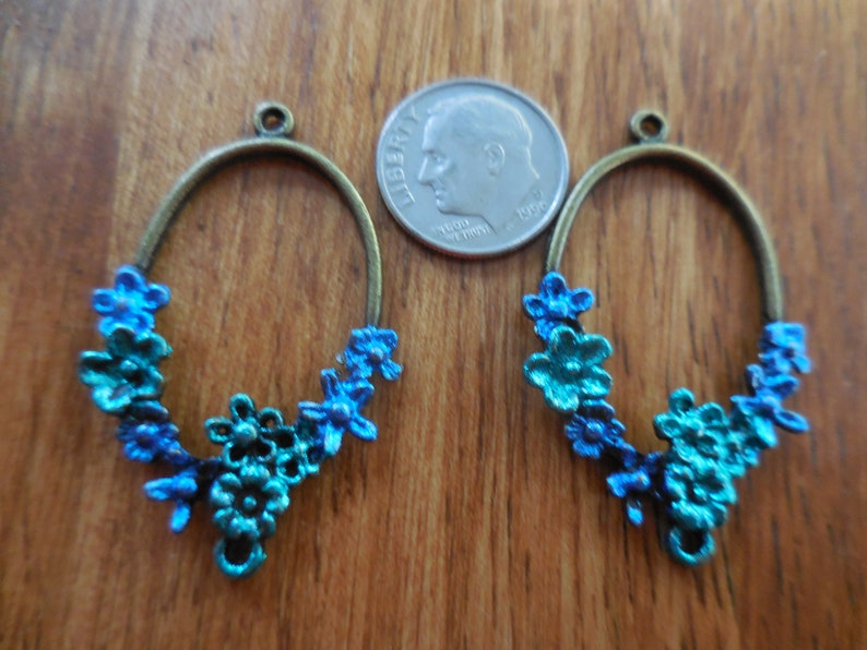 For earrings 2 Painted Floral Ovals in Metallic GREEN and BLUE