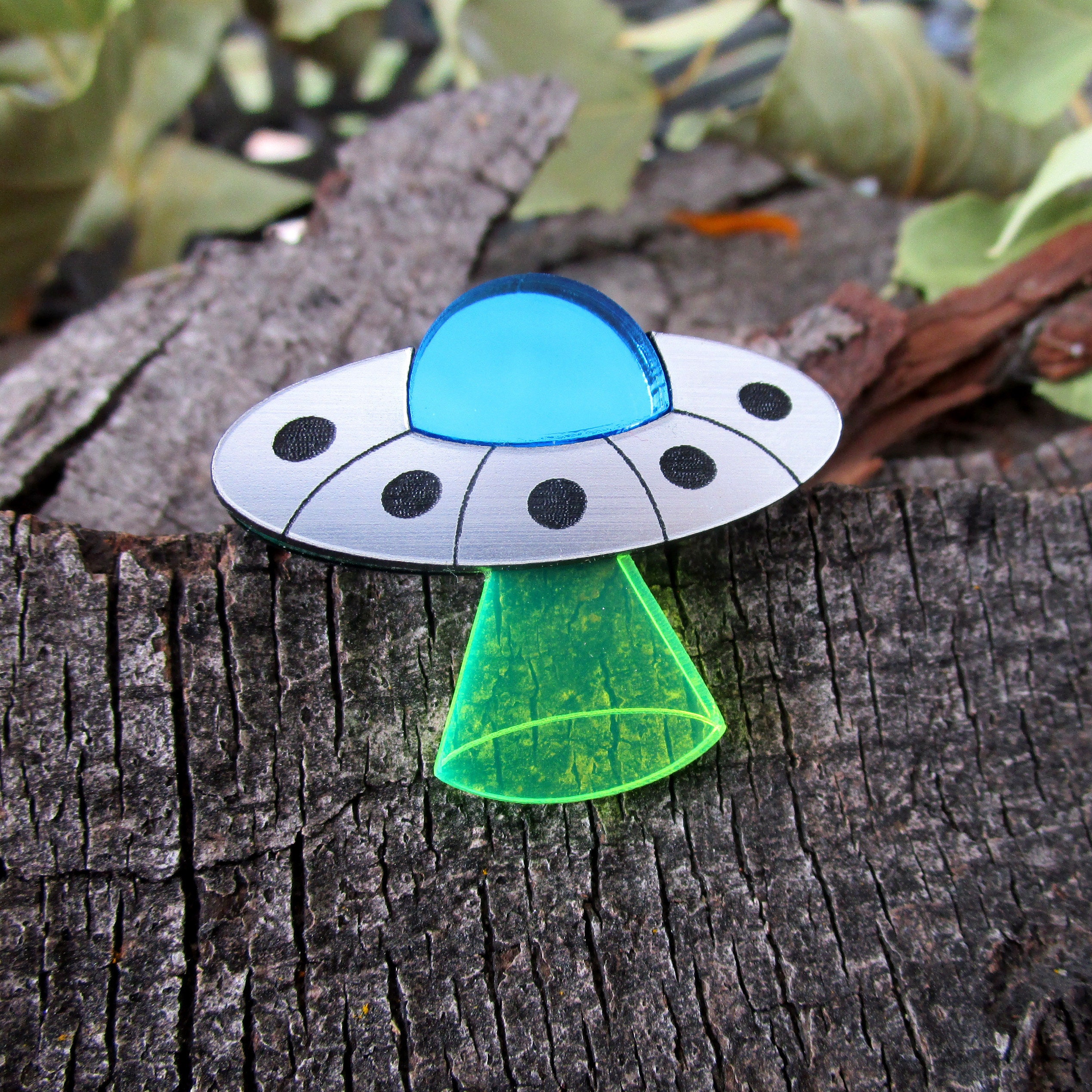 UFO Blacklight Reactive Pin Brooch, Acrylic Alien Space Ship ...