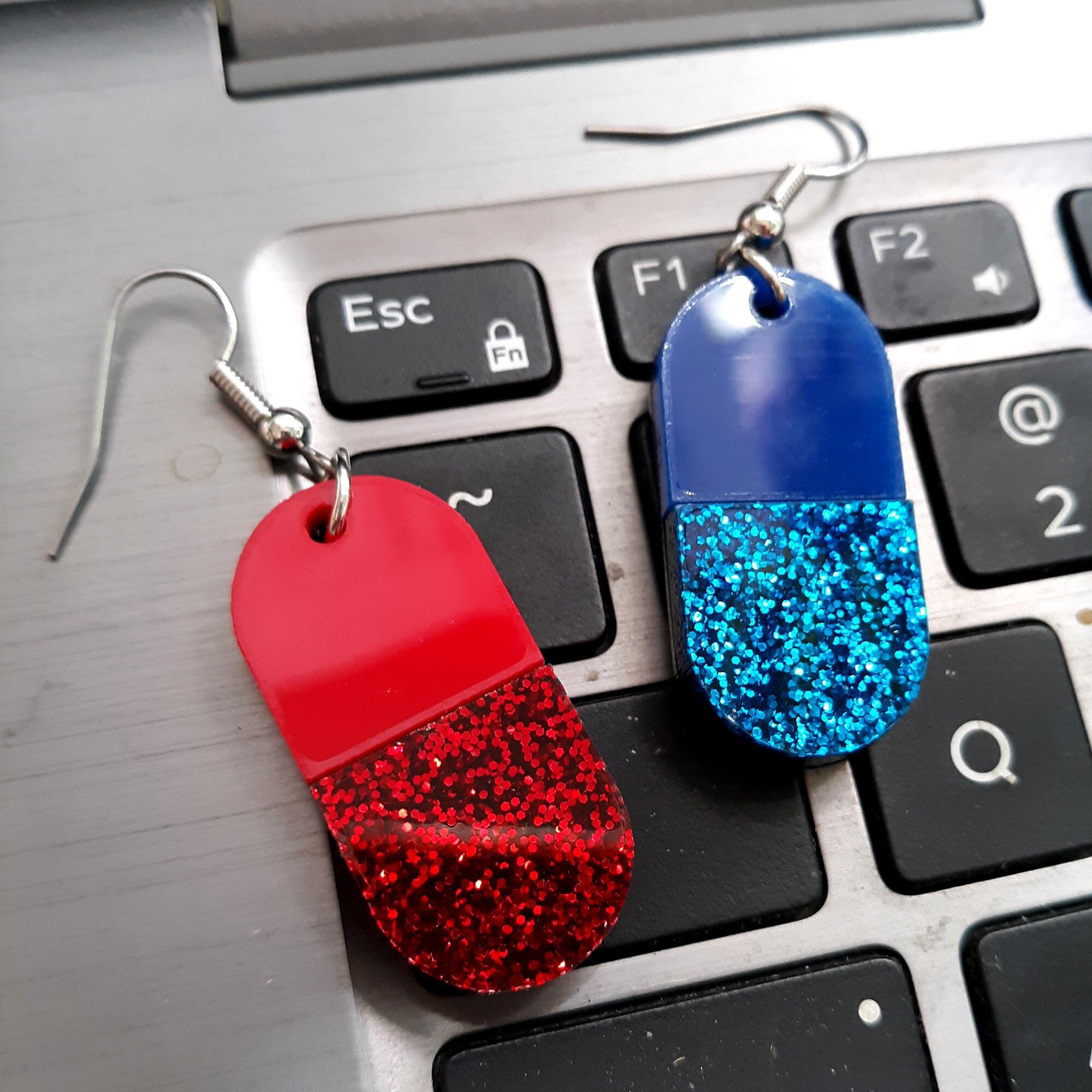 Red and Blue Pill Glitter Mismatch Pair Dangle Big Earrings, Matrix Movie Inspired Hacker Coder Neo Trinity Cosplay Costume Jewelry