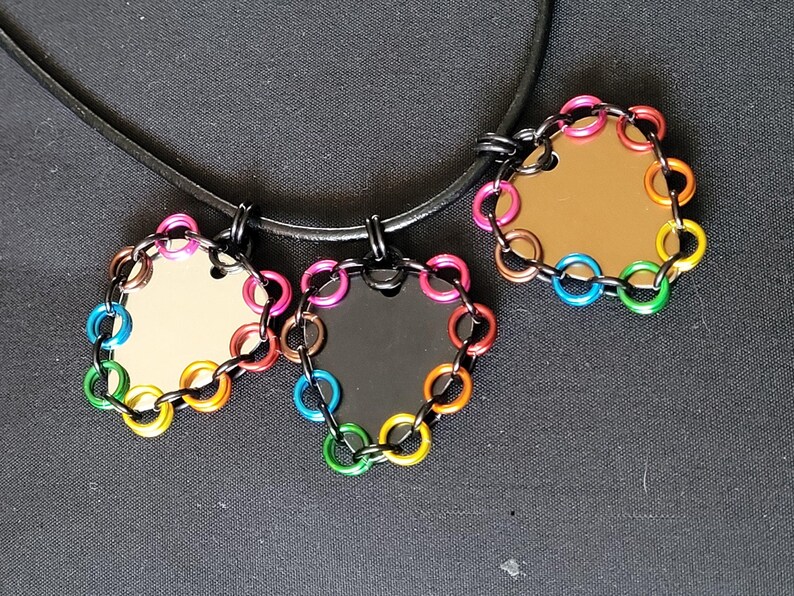 Púas de guitarra de aluminio con diseño de arcoíris de Pridecollection imagen 2